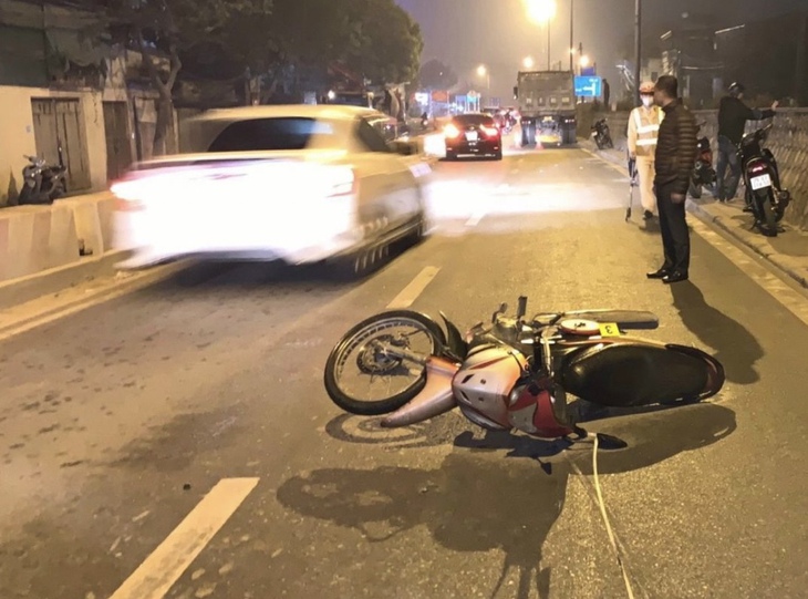 Tìm nhân chứng vụ tai nạn giao thông trên đê Đông Ngạc, Hà Nội khiến 1 người tử vong- Ảnh 1. Tìm nhân chứng vụ tai nạn giao thông trên đê Đông Ngạc, Hà Nội khiến 1 người tử vong- Ảnh 1.