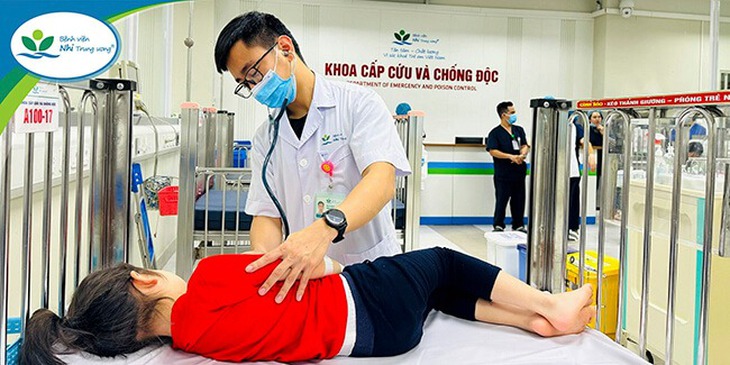 Bé 3 tuổi bị ngộ độc do ăn nhầm thuốc giảm cân chị gái mua trên mạng- Ảnh 2.
