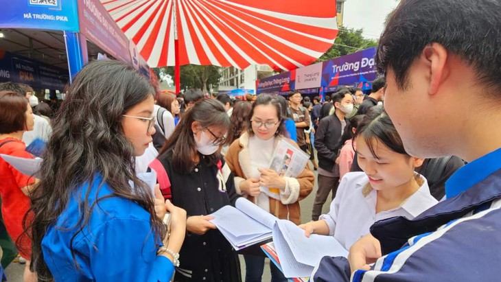 Tuyển sinh đại học năm 2024: Chứng chỉ ngoại ngữ có ‘hết thời’?- Ảnh 2.