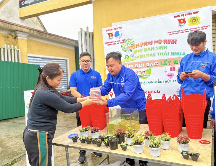 Đi chợ 'đổi rác lấy quà'- Ảnh 7.