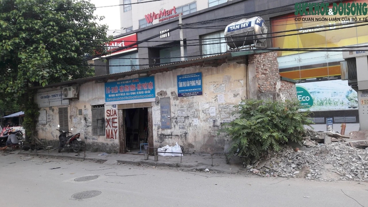 Cận cảnh cuộc sống trong ngôi nhà 'siêu mỏng' ở Hà Nội sau giải tỏa- Ảnh 2. Cận cảnh cuộc sống trong ngôi nhà 'siêu mỏng' ở Hà Nội sau giải tỏa- Ảnh 2.