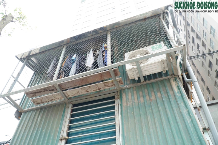 Cận cảnh cuộc sống trong ngôi nhà 'siêu mỏng' ở Hà Nội sau giải tỏa- Ảnh 9. Cận cảnh cuộc sống trong ngôi nhà 'siêu mỏng' ở Hà Nội sau giải tỏa- Ảnh 9.