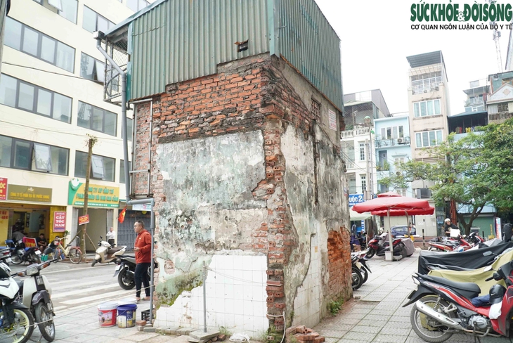 Cận cảnh cuộc sống trong ngôi nhà 'siêu mỏng' ở Hà Nội sau giải tỏa- Ảnh 10. Cận cảnh cuộc sống trong ngôi nhà 'siêu mỏng' ở Hà Nội sau giải tỏa- Ảnh 10.