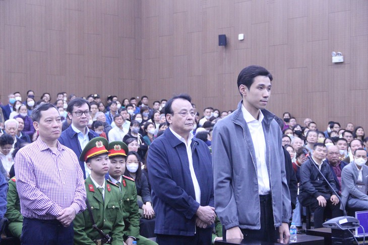 Chủ tịch Tân Hoàng Minh nhận hết trách nhiệm, xin giảm án cho con trai- Ảnh 1. Chủ tịch Tân Hoàng Minh nhận hết trách nhiệm, xin giảm án cho con trai- Ảnh 1.