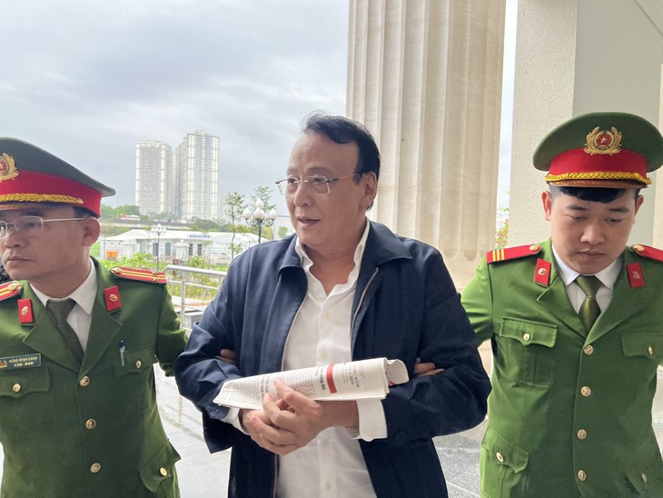Hàng nghìn bị hại đổ về phiên toà xử vụ án Tân Hoàng Minh- Ảnh 1. Hàng nghìn bị hại đổ về phiên toà xử vụ án Tân Hoàng Minh- Ảnh 1.