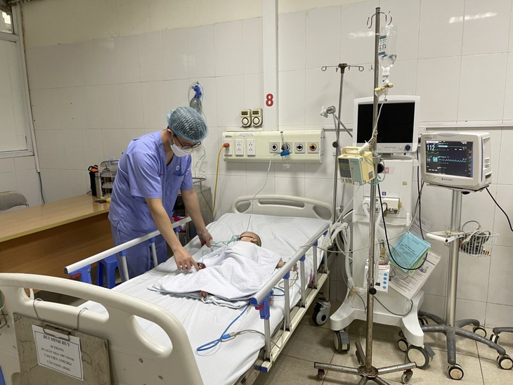 Cứu sống trẻ 10 tháng tuổi tím tái, khó thở do hóc hạt lạc- Ảnh 1. Cứu sống trẻ 10 tháng tuổi tím tái, khó thở do hóc hạt lạc- Ảnh 1.