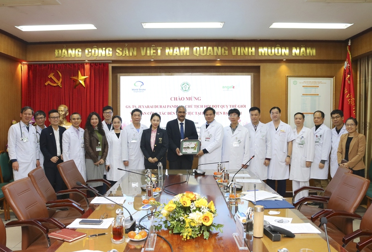 Chủ tịch Hội Đột quỵ thế giới ấn tượng về hệ thống cấp cứu đột quỵ tại Việt Nam- Ảnh 1. Chủ tịch Hội Đột quỵ thế giới ấn tượng về hệ thống cấp cứu đột quỵ tại Việt Nam- Ảnh 1.