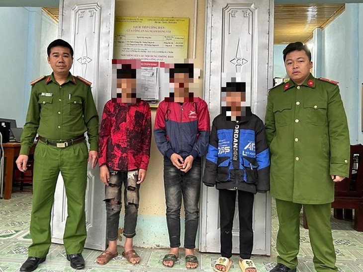 Hà Giang: Phát hiện nhóm học sinh ném đá vào xe qua đường- Ảnh 1.