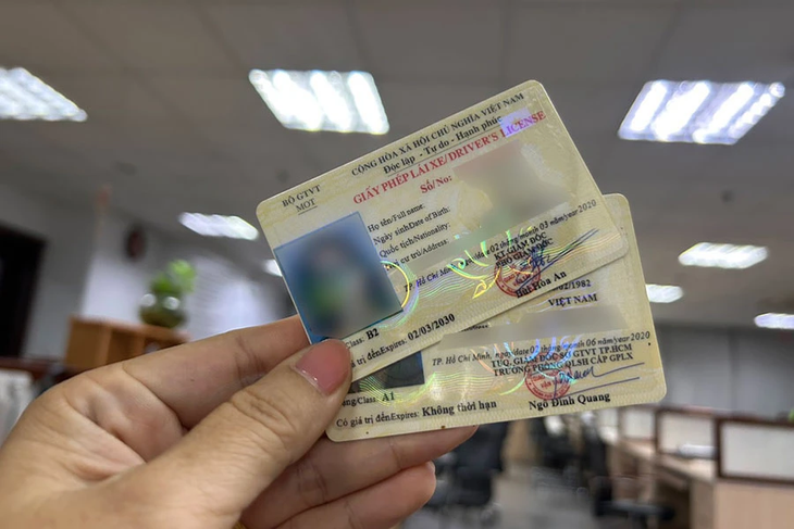 Bỏ giấy phép lái xe hạng B2, người dân có phải đi làm lại không?- Ảnh 1.