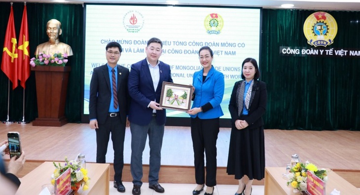 Đoàn Đại biểu cấp cao Tổng Công đoàn Mông Cổ thăm và làm việc với Công đoàn Y tế Việt Nam- Ảnh 1. Đoàn Đại biểu cấp cao Tổng Công đoàn Mông Cổ thăm và làm việc với Công đoàn Y tế Việt Nam- Ảnh 1.