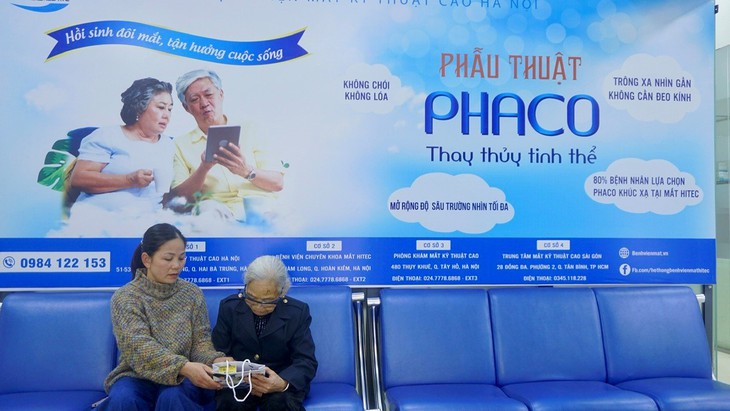 Hitec tìm lại ánh sáng cho nữ bệnh nhân bị móc dây chun cao su bật vào mắt- Ảnh 4.