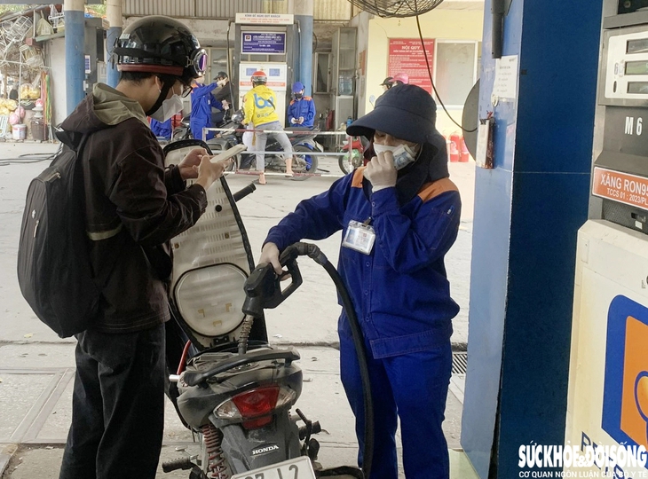 Giá xăng dầu hôm nay đồng loạt tăng, vượt mốc 24.000đ/lít- Ảnh 2. giá xăng