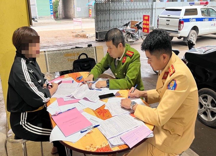 Phạt người phụ nữ gần 20 triệu đồng vì đi xe máy vi phạm giao thông 26 lần- Ảnh 1. Phạt người phụ nữ gần 20 triệu đồng vì đi xe máy vi phạm giao thông 26 lần- Ảnh 1.