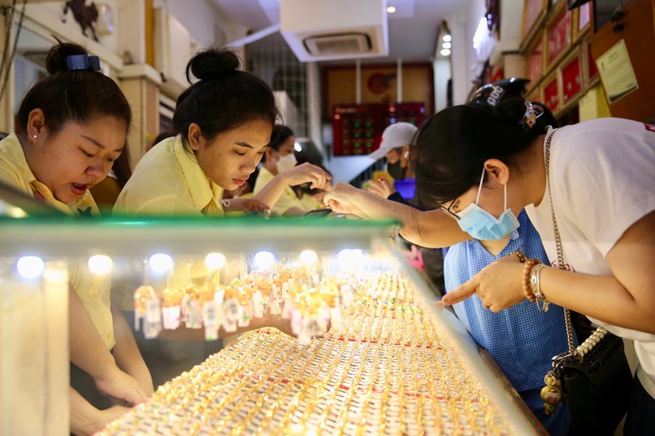 Giá vàng hôm nay ngày 21/3 liên tục giảm dữ dội- Ảnh 1.