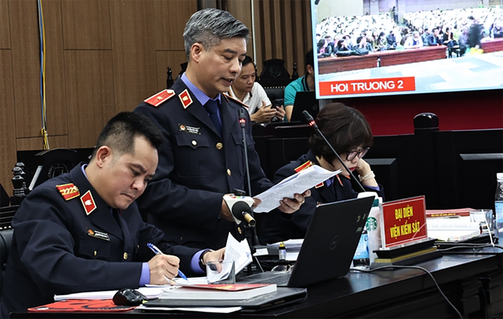Viện kiểm sát nói gì về việc bị hại đòi tiền lãi trái phiếu Tân Hoàng Minh?- Ảnh 2. Viện kiểm sát nói gì về việc bị hại đòi tiền lãi trái phiếu Tân Hoàng Minh?- Ảnh 2.