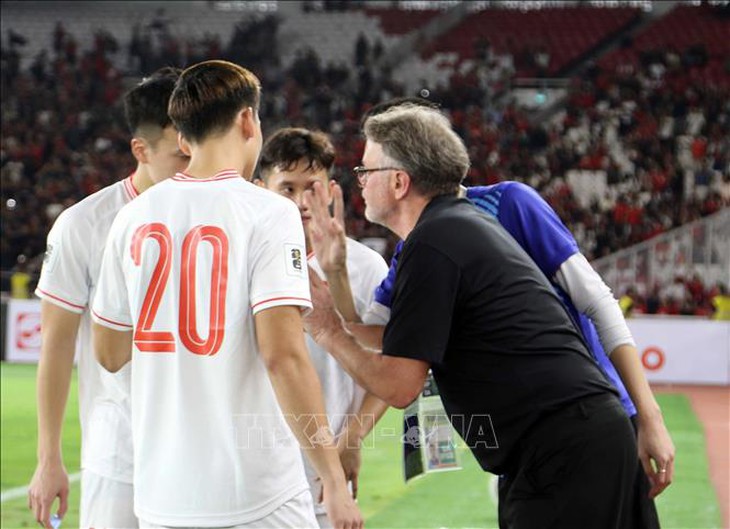 HLV Troussier: ‘Đội tuyển Việt Nam không đầu hàng’- Ảnh 1.