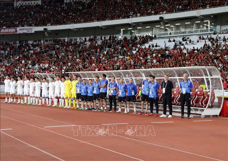 HLV Troussier: ‘Đội tuyển Việt Nam không đầu hàng’- Ảnh 4.