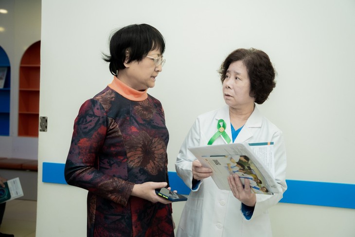 Bệnh viện Mắt Hà Nội cơ sở 2 thăm khám chuyên sâu và tư vấn miễn phí các ca bệnh về glôcôm- Ảnh 4. Bệnh viện Mắt Hà Nội cơ sở 2 thăm khám chuyên sâu và tư vấn miễn phí các ca bệnh về glôcôm- Ảnh 4.