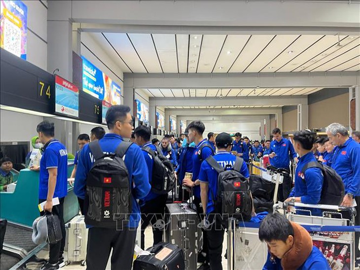 Đội tuyển Việt Nam về nước, chuẩn bị cho trận lượt về với Indonesia- Ảnh 1. Đội tuyển Việt Nam về nước, chuẩn bị cho trận lượt về với Indonesia- Ảnh 1.