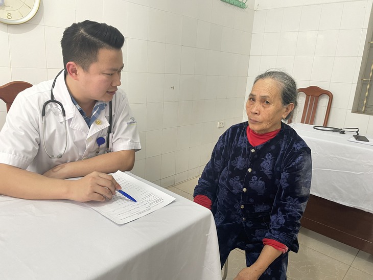 Bộ Y tế yêu cầu 'lấy người bệnh là trung tâm' với tinh thần lắng nghe, cầu thị trong chăm sóc, điều trị- Ảnh 1. Bộ Y tế yêu cầu 'lấy người bệnh là trung tâm' với tinh thần lắng nghe, cầu thị trong chăm sóc, điều trị- Ảnh 1.