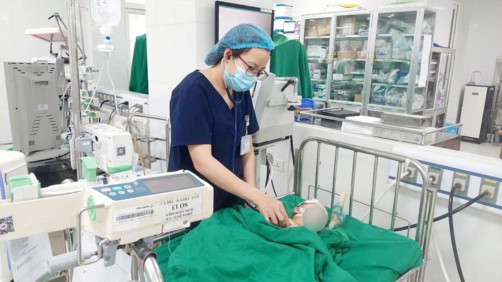 Nhiều trẻ ngộ độc thuốc và hóa chất nguy kịch, bác sĩ khuyến cáo cách phòng tránh- Ảnh 2.