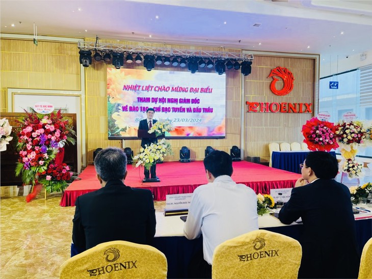 Hàng chục giám đốc bệnh viện ngành mắt và chuyên gia thảo luận tháo gỡ 'điểm nghẽn' đấu thầu, mua sắm thuốc, vật tư- Ảnh 1.