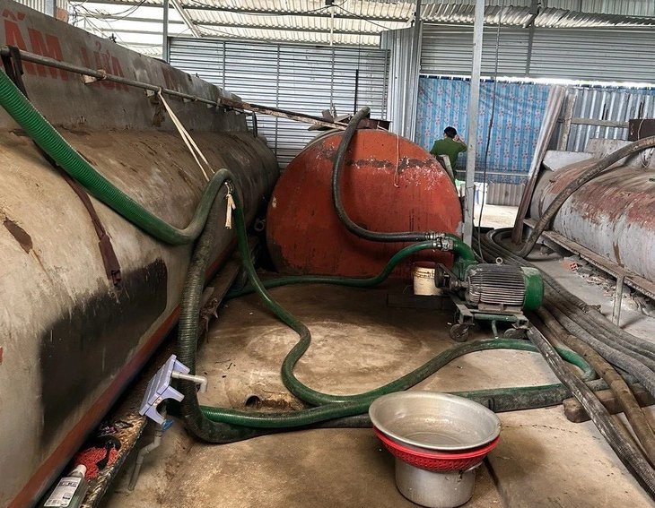 Bắt 2 cán bộ hải quan trong đường dây buôn lậu dầu FO, DO- Ảnh 2.