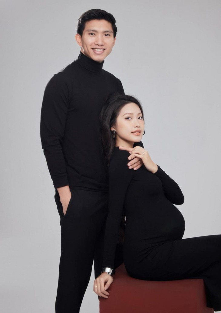 Đoàn Văn Hậu - Doãn Hải My tung bộ ảnh rạng rỡ, chính thức công khai 'săn rồng con' thành công- Ảnh 1.