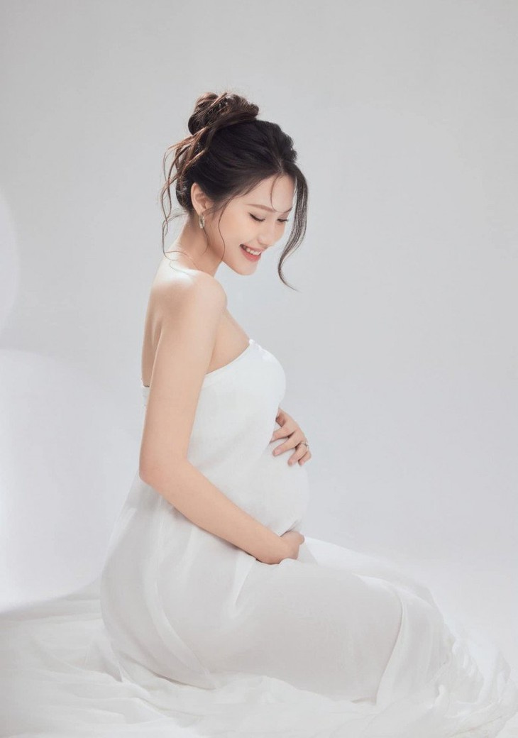 Đoàn Văn Hậu - Doãn Hải My tung bộ ảnh rạng rỡ, chính thức công khai 'săn rồng con' thành công- Ảnh 3.