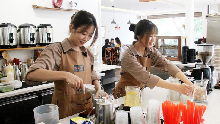Học sinh, sinh viên làm thêm không quá 20 giờ mỗi tuần?- Ảnh 1.