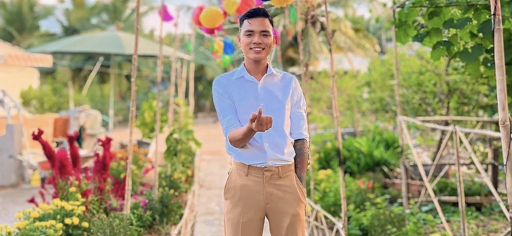 Từ chàng trai nghèo đến người xây phim trường tạo việc làm cho những người có hoàn cảnh khó khăn- Ảnh 1.