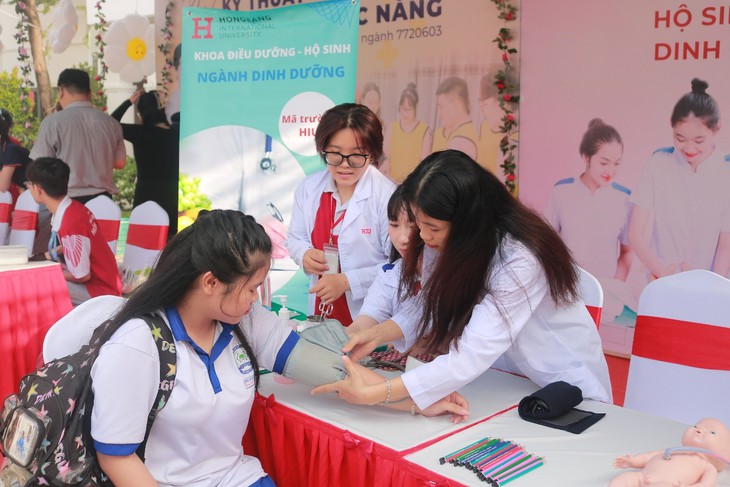 Khám phá vũ trụ đa ngành nghề Đại học Quốc tế Hồng Bàng - Ảnh 2.