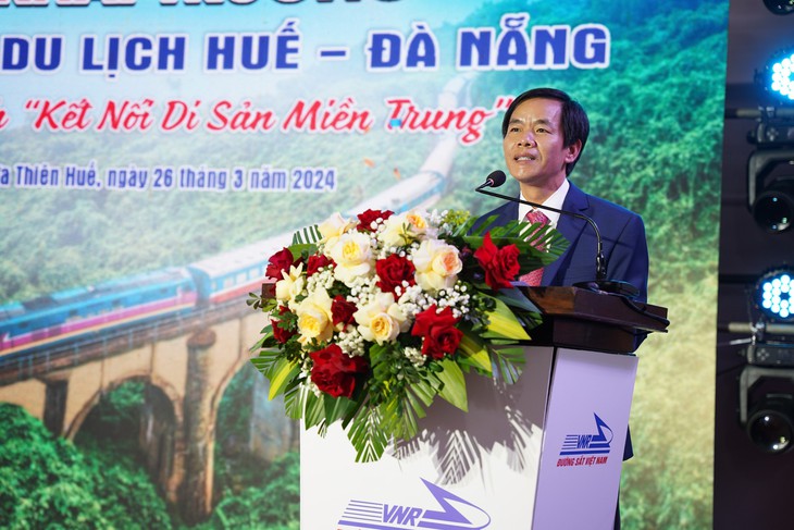 Đoàn tàu du lịch đi qua cung đường sắt đẹp nhất Việt Nam có gì đặc biệt?- Ảnh 2.