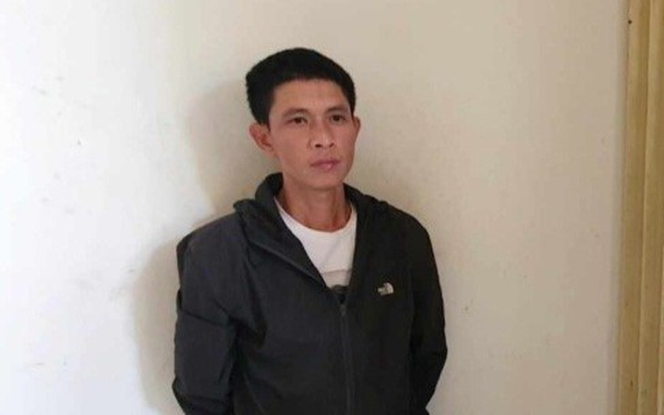 Bắt người đàn ông mang 2 khẩu súng đến nhà phụ nữ để giải quyết mâu thuẫn