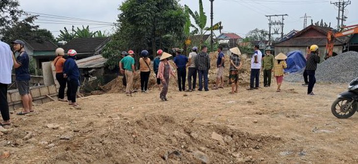 Tường rào đổ sập khiến 1 người tử vong- Ảnh 1. Tường rào đổ sập khiến 1 người tử vong- Ảnh 1.