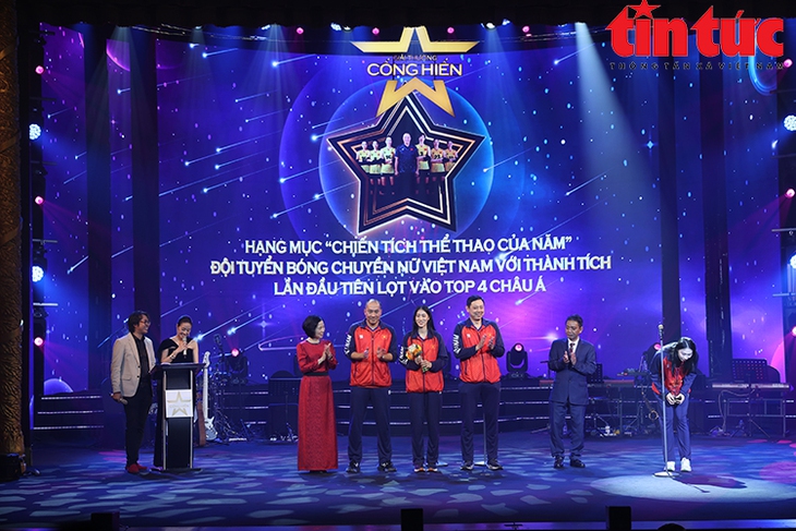 Giải thưởng Cống hiến 2024: Tôn vinh sự cống hiến và thành tích xuất sắc trong Thể thao và Âm nhạc- Ảnh 2. Giải thưởng Cống hiến 2024: Tôn vinh sự cống hiến và thành tích xuất sắc trong Thể thao và Âm nhạc- Ảnh 2.