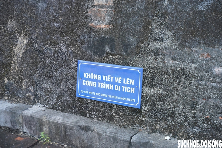 Tái diễn tình trạng viết, vẽ bậy ở Kỳ đài Kinh thành Huế- Ảnh 1.