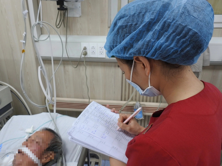 Điều dưỡng A9 Bạch Mai cứu người trong quán ăn: 'Anh em ơi, cấp cứu'!- Ảnh 5.