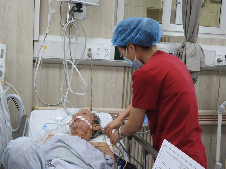Điều dưỡng A9 Bạch Mai cứu người trong quán ăn: 'Anh em ơi, cấp cứu'!- Ảnh 11.