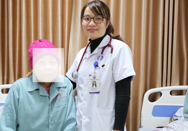 Mắc đái tháo đường, tăng huyết áp lại thêm ung thư vú giai đoạn muộn người phụ nữ vẫn lạc quan vui vẻ- Ảnh 1. Mắc đái tháo đường, tăng huyết áp lại thêm ung thư vú giai đoạn muộn người phụ nữ vẫn lạc quan vui vẻ- Ảnh 1.