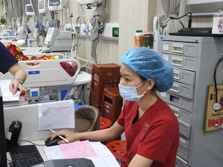 Điều dưỡng A9 Bạch Mai cứu người trong quán ăn: 'Anh em ơi, cấp cứu'!- Ảnh 6.