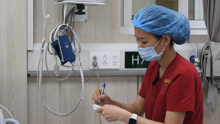 Điều dưỡng A9 Bạch Mai cứu người trong quán ăn: 'Anh em ơi, cấp cứu'!- Ảnh 9.