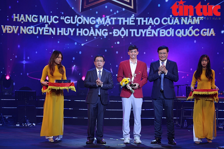 Giải thưởng Cống hiến 2024: Tôn vinh sự cống hiến và thành tích xuất sắc trong Thể thao và Âm nhạc- Ảnh 3. Giải thưởng Cống hiến 2024: Tôn vinh sự cống hiến và thành tích xuất sắc trong Thể thao và Âm nhạc- Ảnh 3.