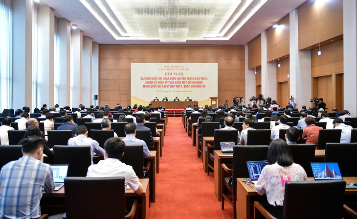 ĐBQH đề xuất người vi phạm nồng độ cồn thấp bị xử phạt tiền nhưng không tước GPLX- Ảnh 1. ĐBQH đề xuất người vi phạm nồng độ cồn thấp bị xử phạt tiền nhưng không tước GPLX- Ảnh 1.