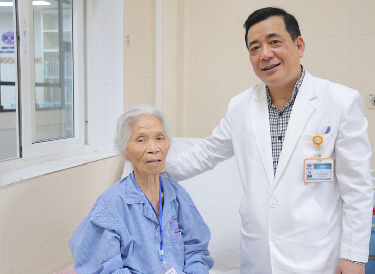 Đau bụng, đi ngoài ra máu cứ ngỡ do tuổi cao, khi khám phát hiện ung thư đại tràng- Ảnh 1. Đau bụng, đi ngoài ra máu cứ ngỡ do tuổi cao, khi khám phát hiện ung thư đại tràng- Ảnh 1.