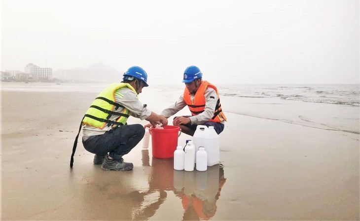 Đã tìm ra nguyên nhân khiến nước biển ở Hà Tĩnh chuyển màu đỏ- Ảnh 2.