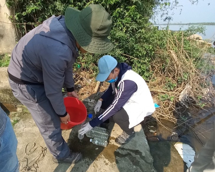 Cá trên sông Ô Giang liên tục chết không rõ nguyên nhân- Ảnh 4.