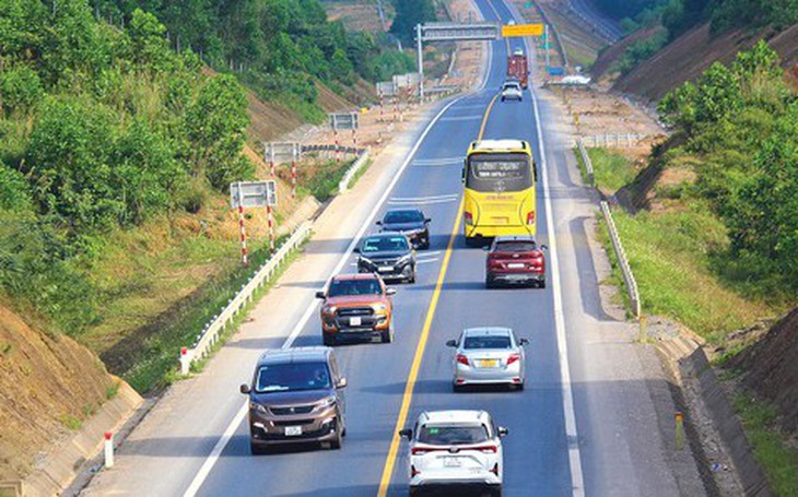 Thủ tướng: Đầu tư sớm nhất nâng cấp các cao tốc 2 làn xe, thiếu trạm dừng nghỉ