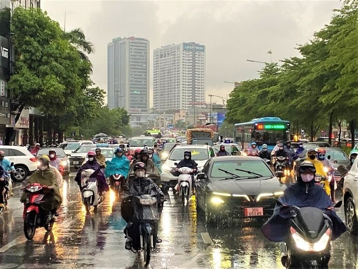 Hà Nội sắp có mưa dông đúng giờ tan tầm- Ảnh 2.