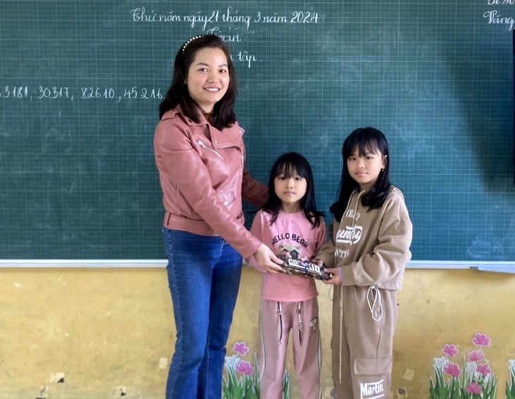 Nhặt được lắc vàng, hai học sinh lớp 3 ở Hải Dương có hành động bất ngờ- Ảnh 1.